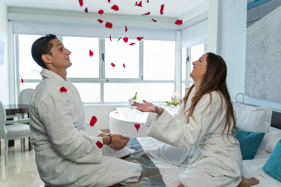 Escapada Romántica esta Semana Santa: ¡TU HABITACIÓN CON JACUZI Y VISTAS AL MAR! Villa del Mar Hotel Benidorm