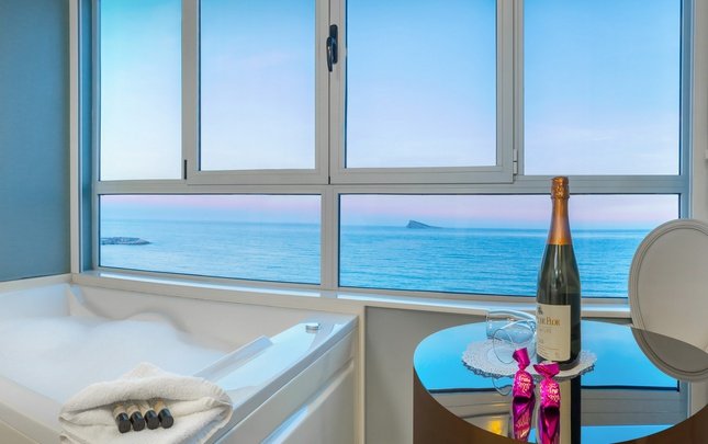 Habitación jacuzi dream sea view premium Villa del Mar Hotel Benidorm
